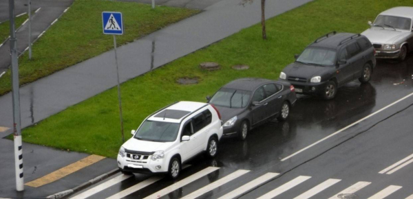 Парковка на пешеходном переходе: сколько метров разрешено, а сколько нельзя?
